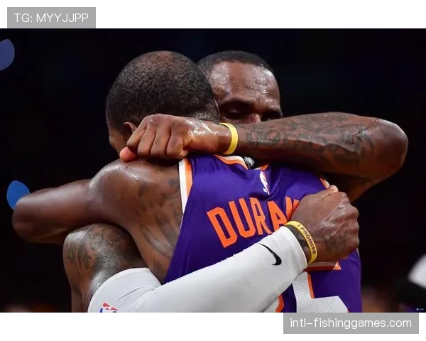 国王vs鹈鹕上演对攻，双方共计命中46记三分，创本月单场纪录