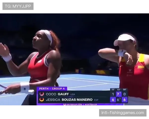 特写:英超首位女性VAR裁判凯特·约翰逊的日常训练与技术模拟 特写:英超首位女性VAR裁判凯特·约翰逊的日常训练与技术模拟